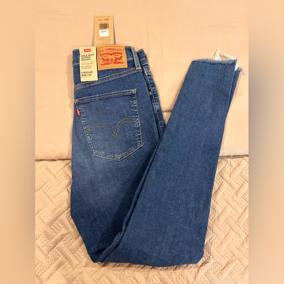 Levi’s 28 - Picture 1 of 3